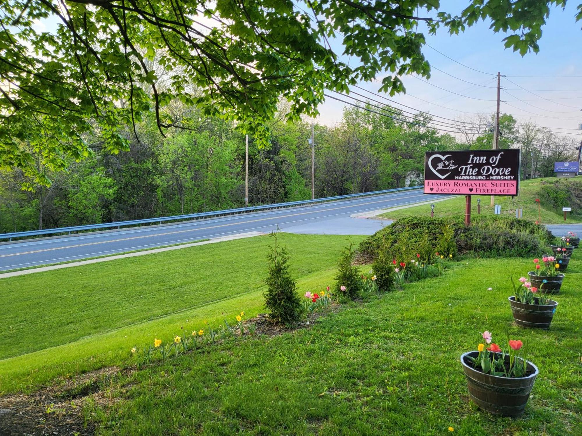 Inn Of The Dove - Romantic Luxury Suites With Jacuzzi & Fireplace At Harrisburg-Hershey-Philadelphia, Pa Extérieur photo
