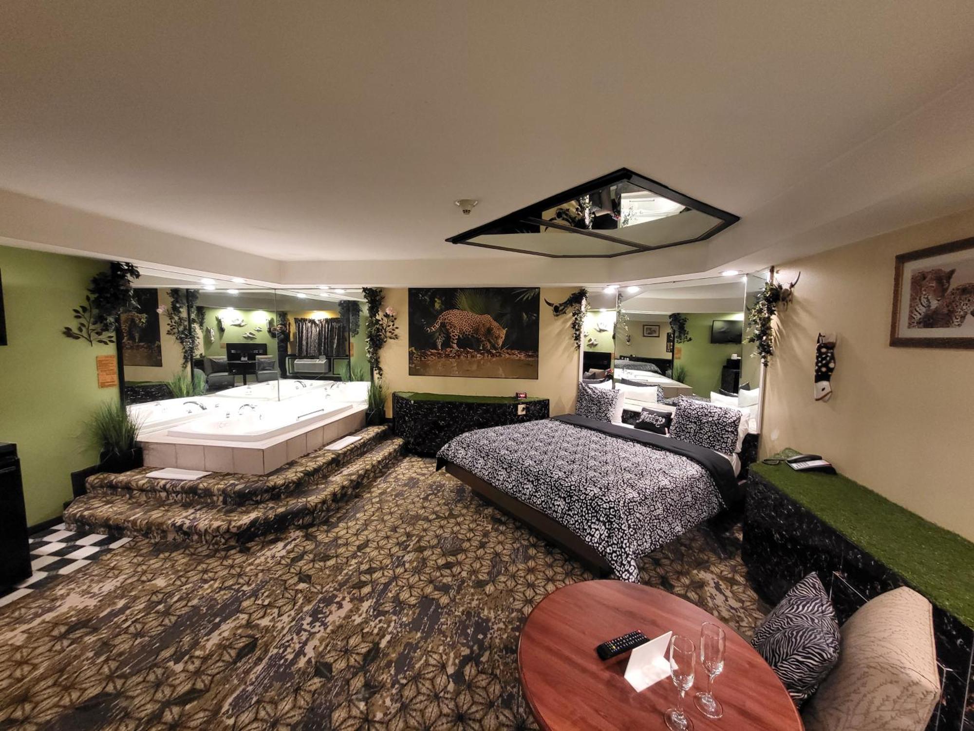 Inn Of The Dove - Romantic Luxury Suites With Jacuzzi & Fireplace At Harrisburg-Hershey-Philadelphia, Pa Extérieur photo